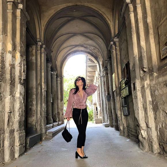 Meet your Posher, Leila - Picture 1 of 1